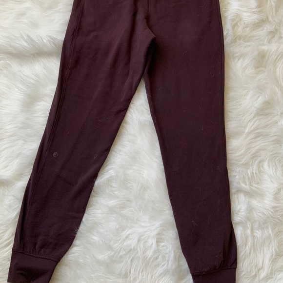 NWT Lululemon Get Going Jogger Black Cherry 4 - Picture 2 of 3